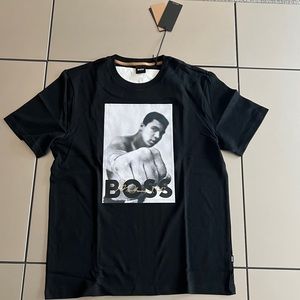 HUGO BOSS T SHIRT SIZE MEDIUM